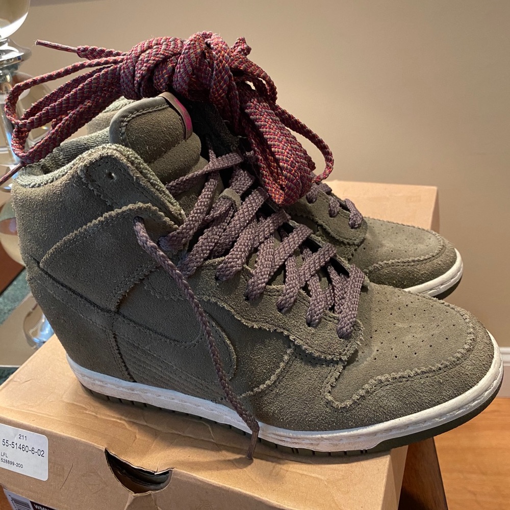 NIKE WOMENS DUNK SKI HI GREEN SUEDE 8.5